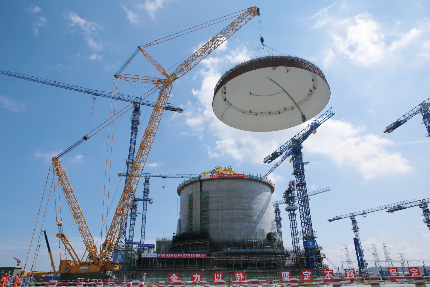 1.防城港核电项目-3号机组外穹顶吊装.png