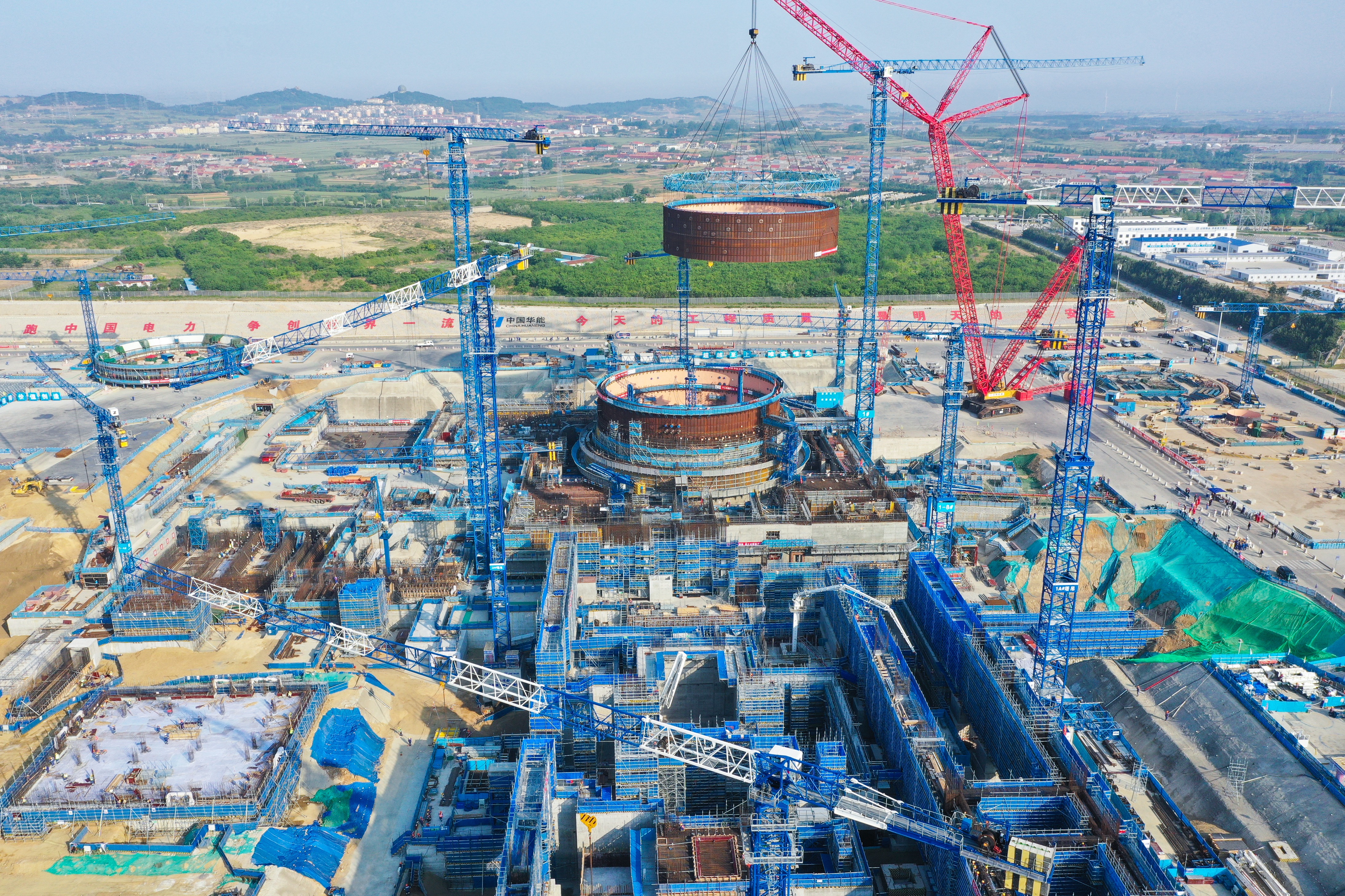 1.石岛湾核电项目-模块化吊装全景图.jpg