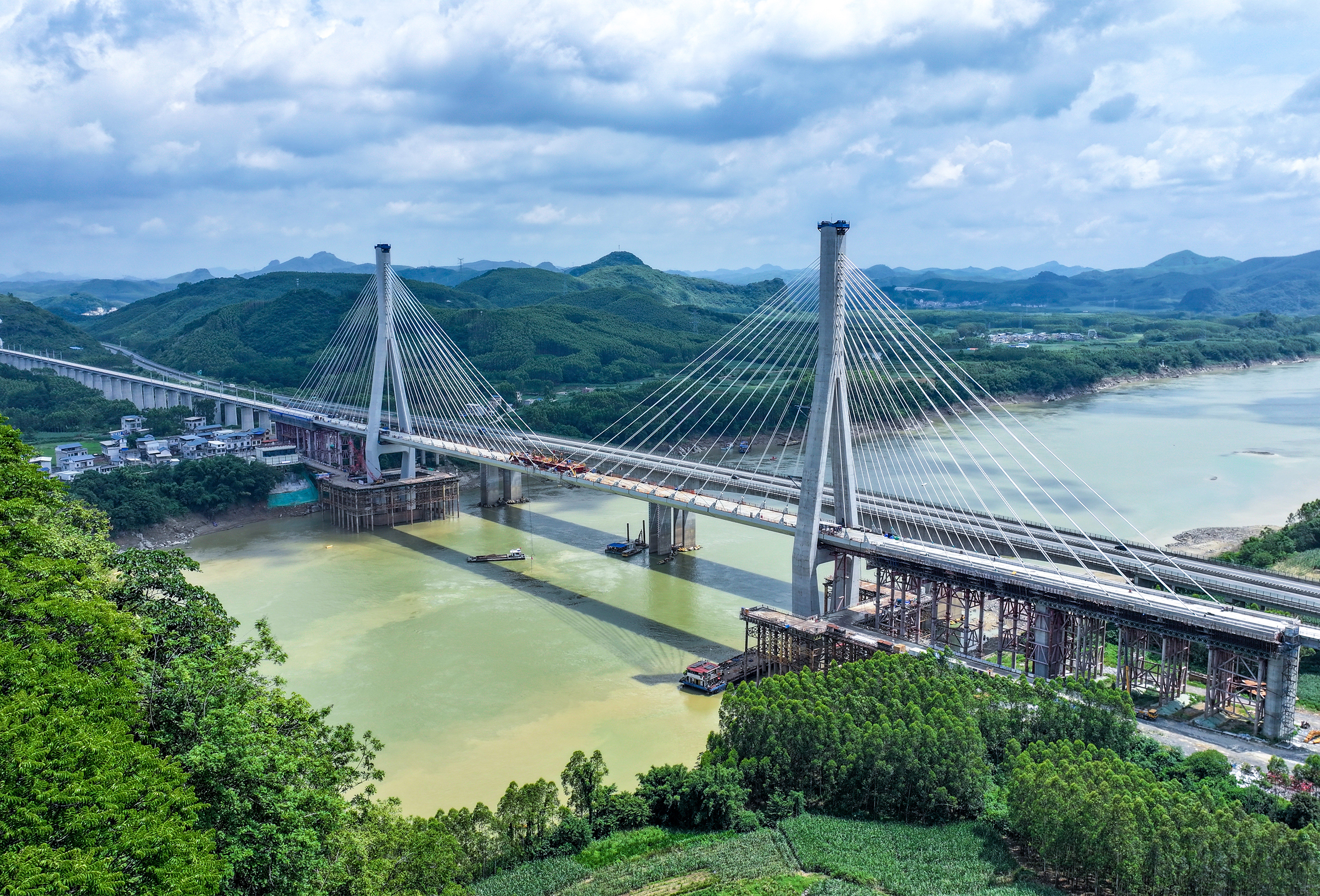柳梧铁路盘龙柳江特大桥航拍图（黎文刚摄）.jpg