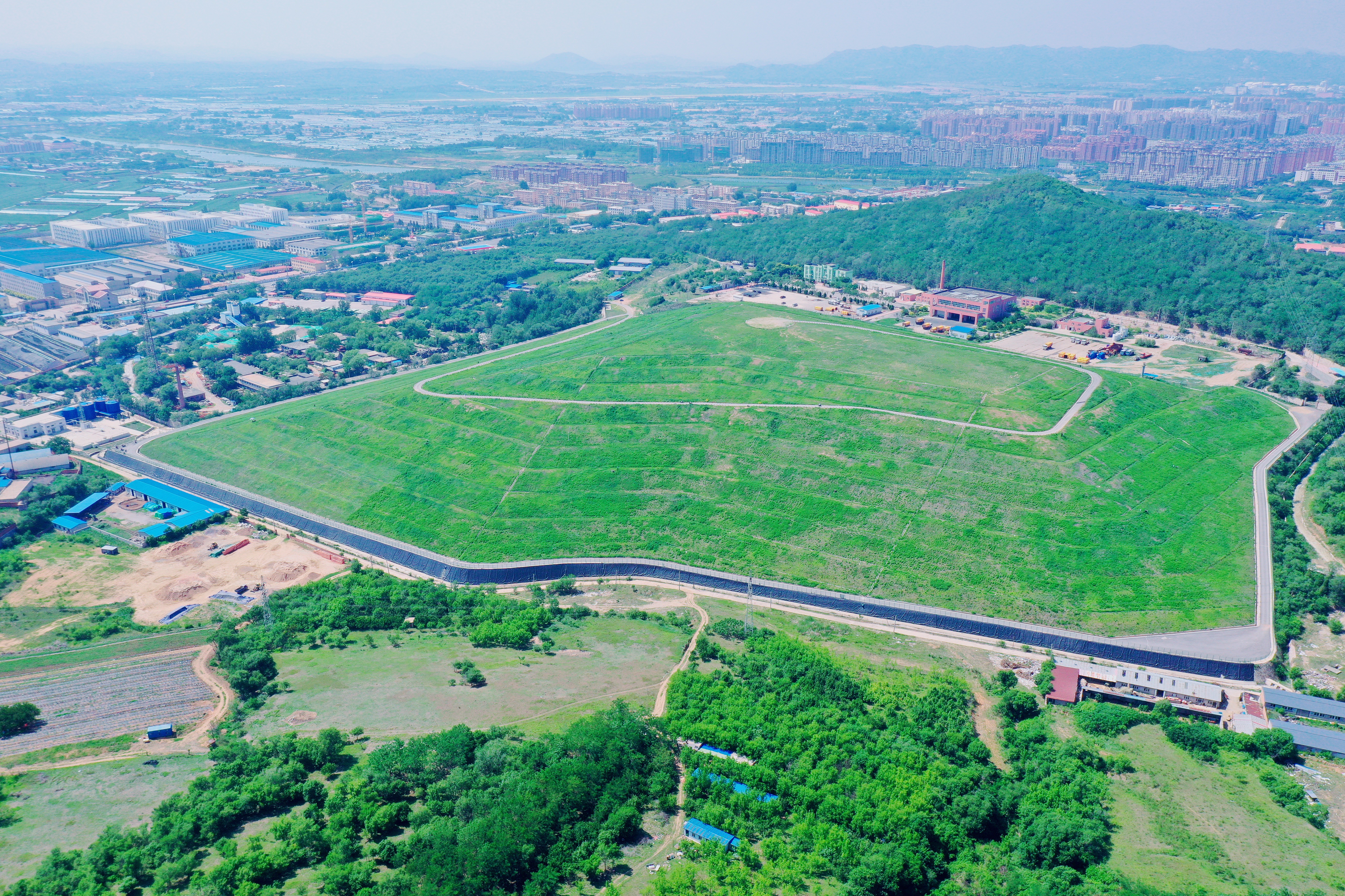 锦州市南山垃圾处理厂填埋场封场工程.jpg