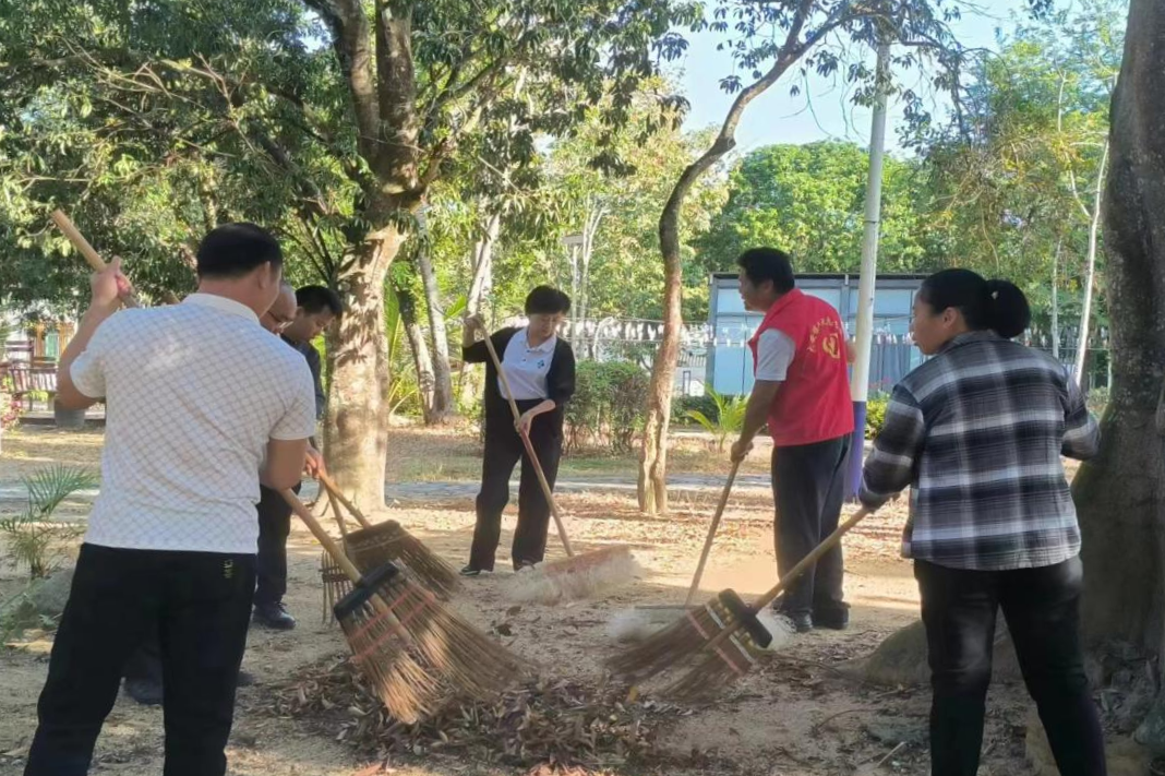 新兴际华驻村书记靳红芹2.png 新兴际华驻村书记靳红芹2.png