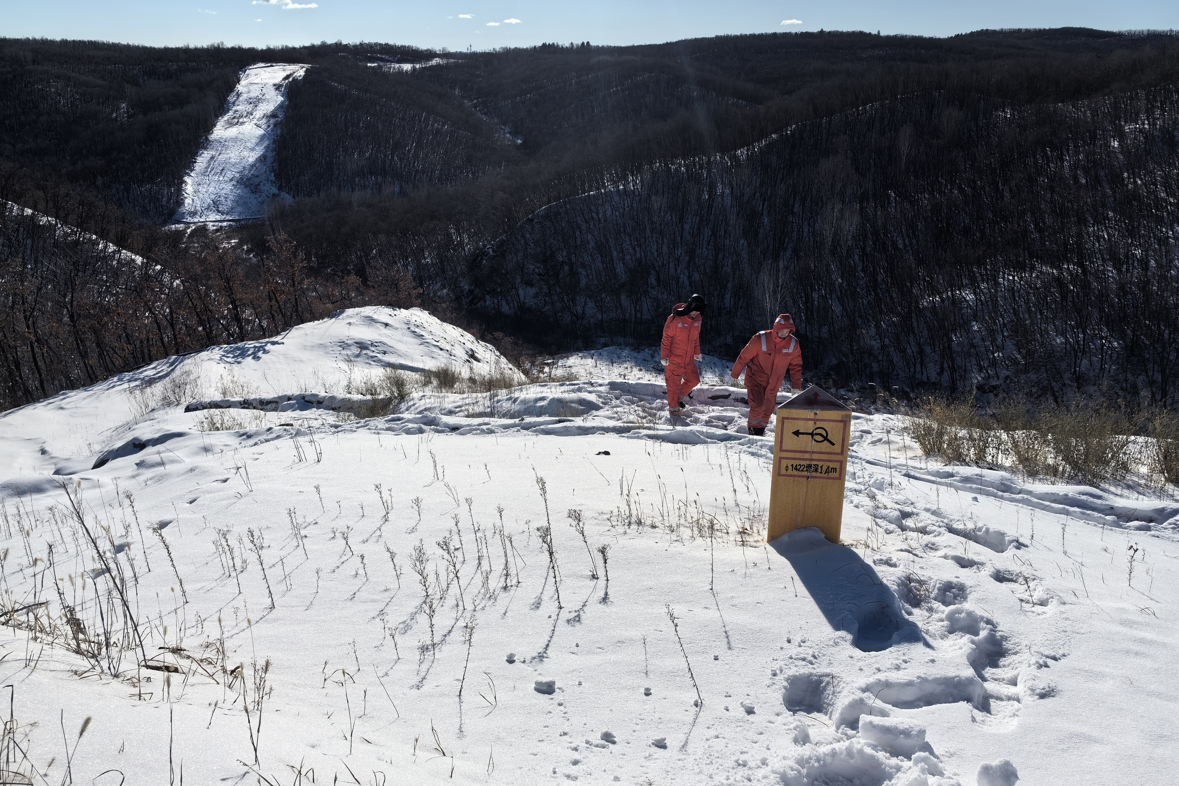 图4 雪后巡线.jpg 图4 雪后巡线.jpg