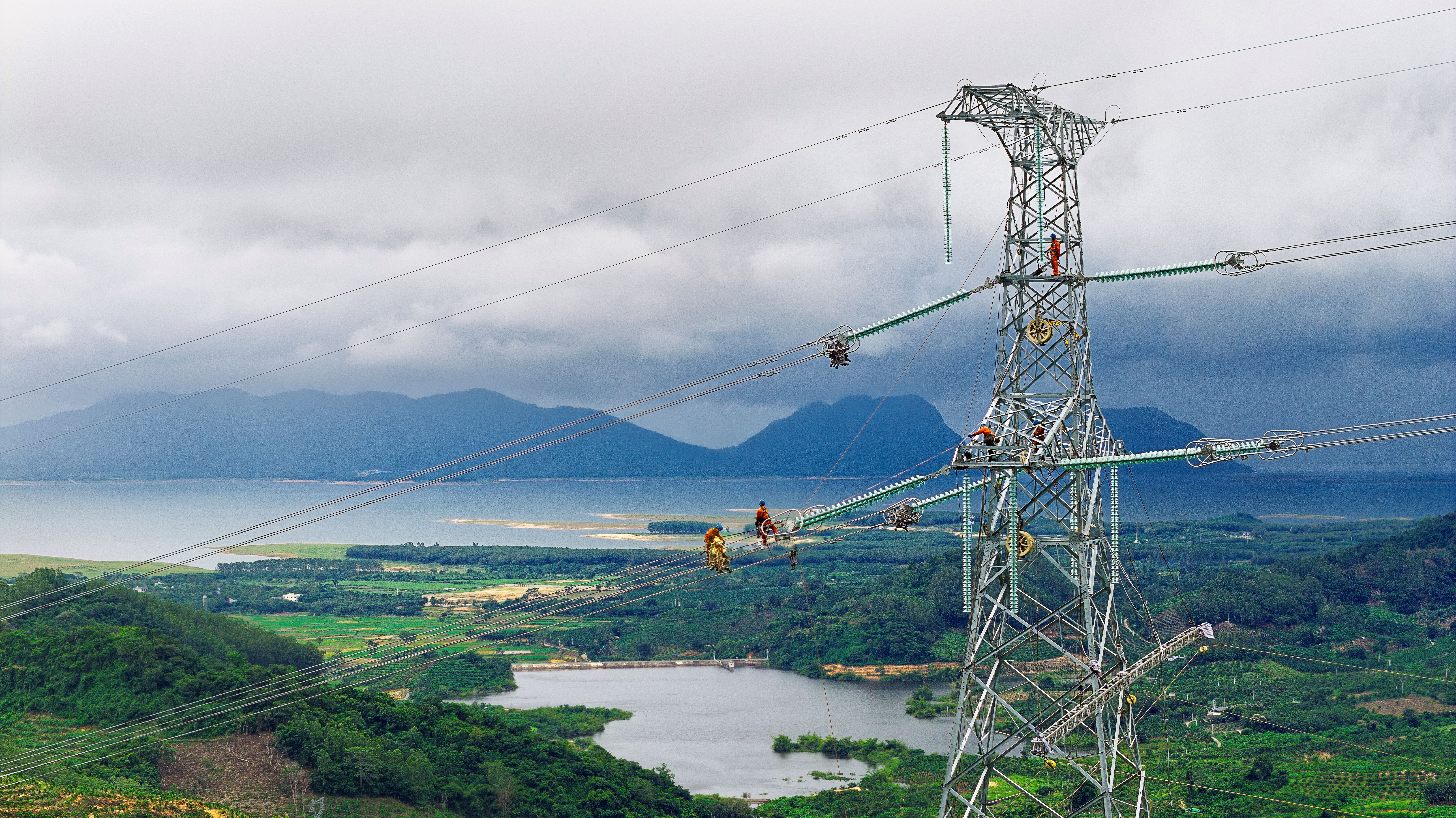 海南500千伏主网架工程建设现场。（吴清炳 摄）.jpg