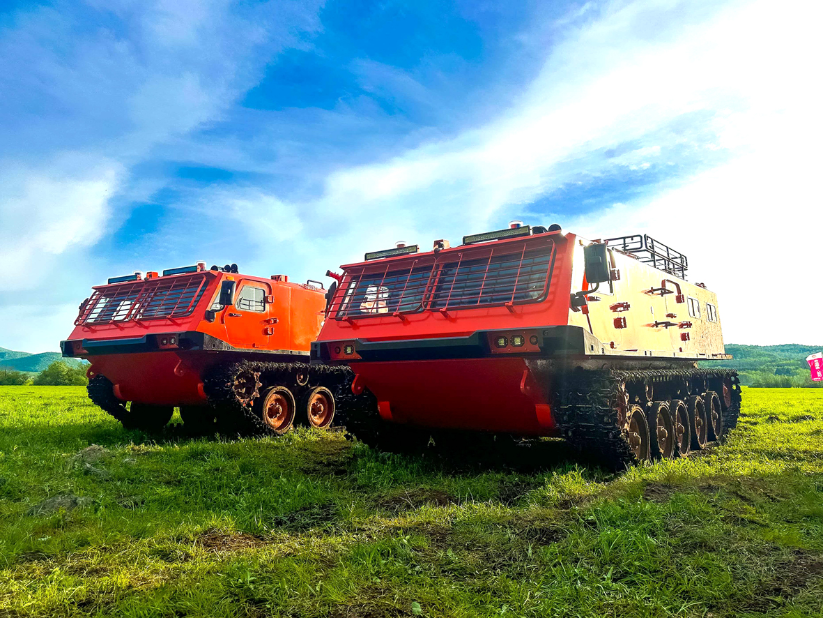 一机集团研制生产的履带森林消防水车.jpg 一机集团研制生产的履带森林消防水车.jpg