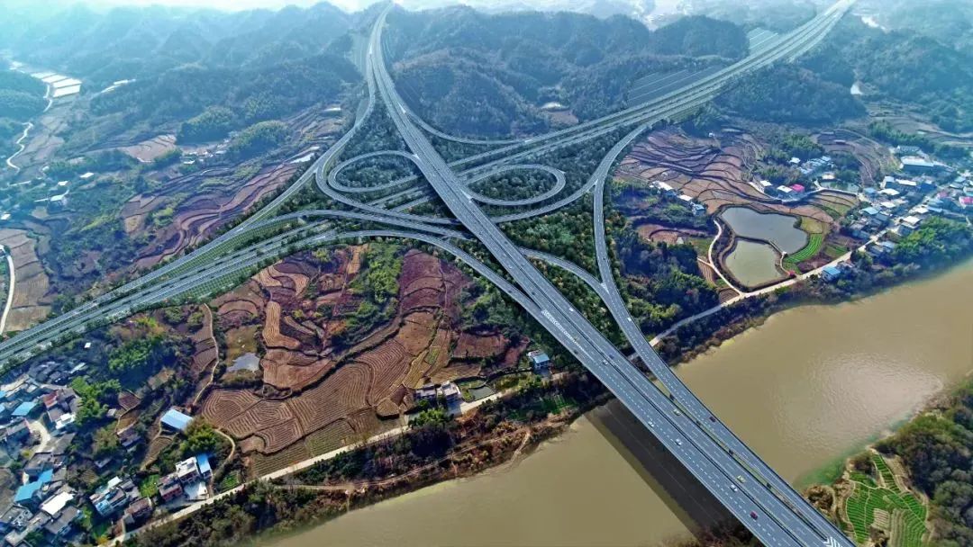 易軍赴中建技術(shù)中心調(diào)研